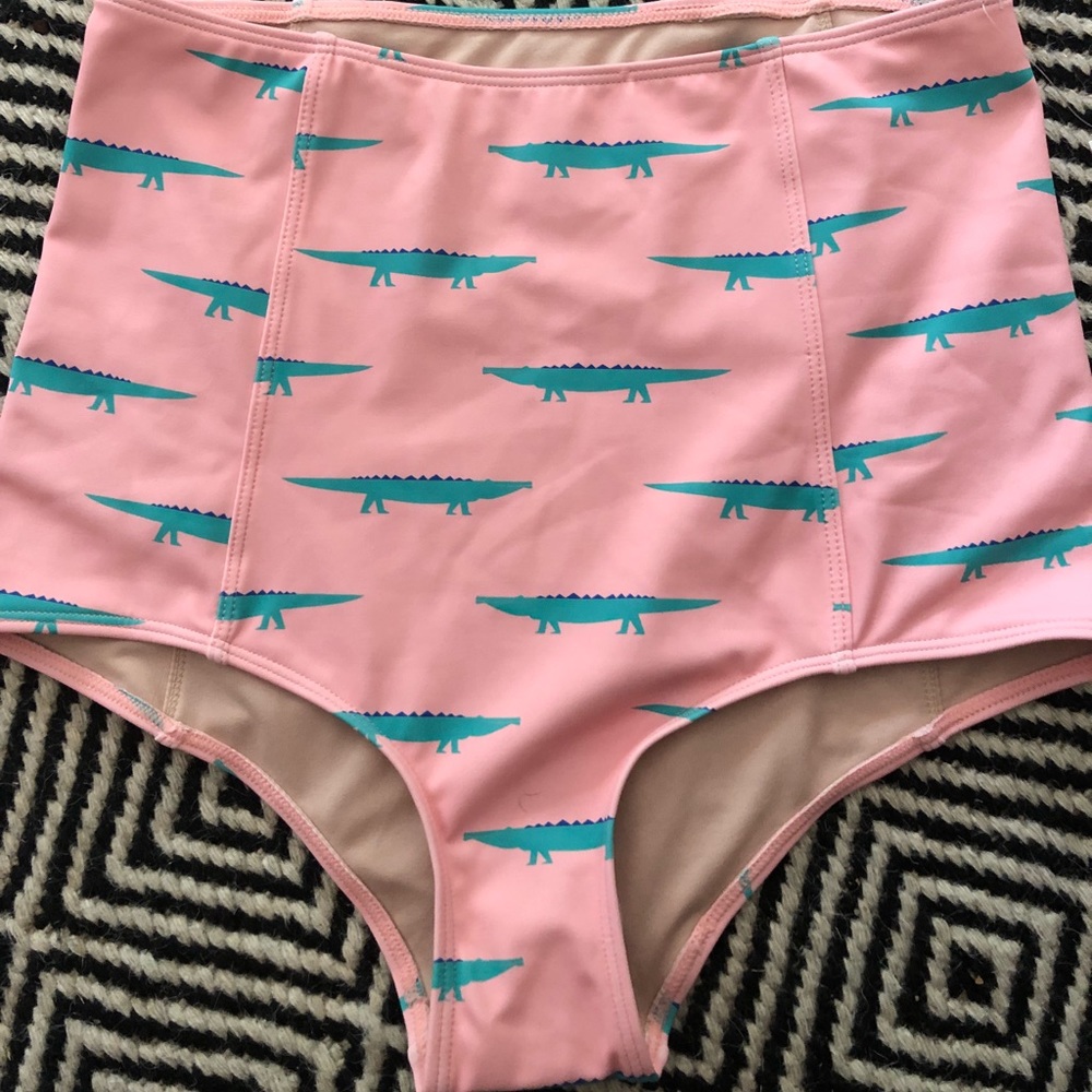 Kortni Jeane Size Small Alligator Bottoms